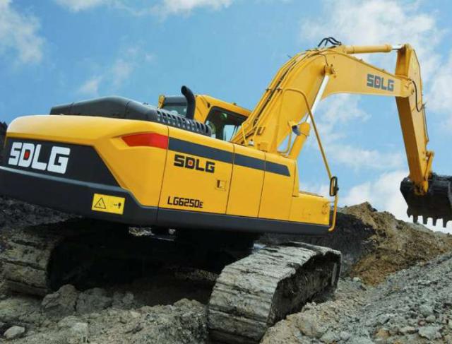 Escavadeira em Colíder